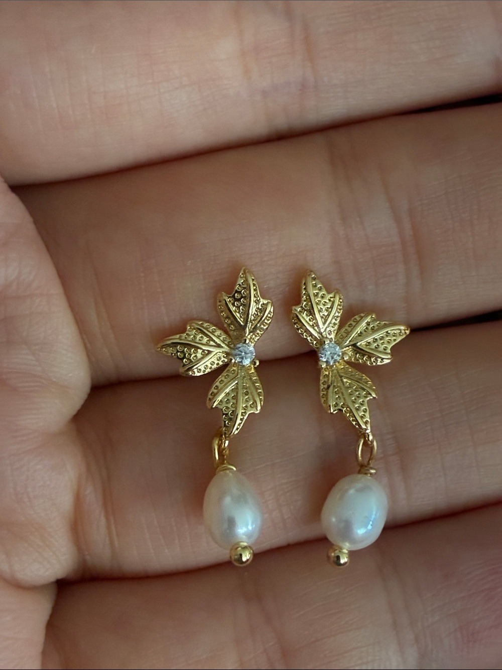 Gold Leaf Pearl Drop Earrings - Unbranded - Picture 3 of 5